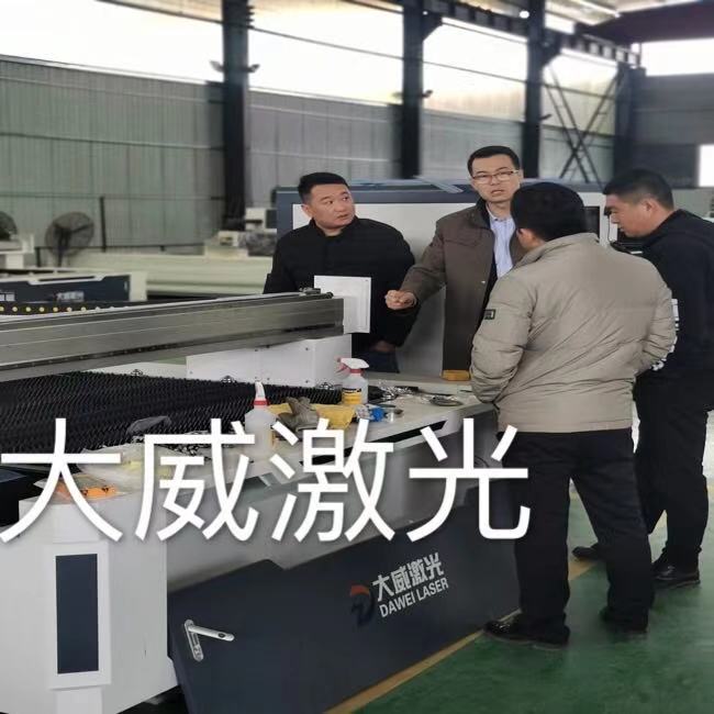 熱烈祝賀客戶蒞臨大威激光現(xiàn)場試機(jī)現(xiàn)場簽約訂購！